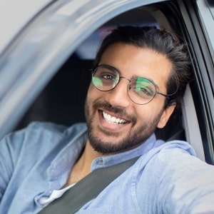 Retrato de cliente sonriente